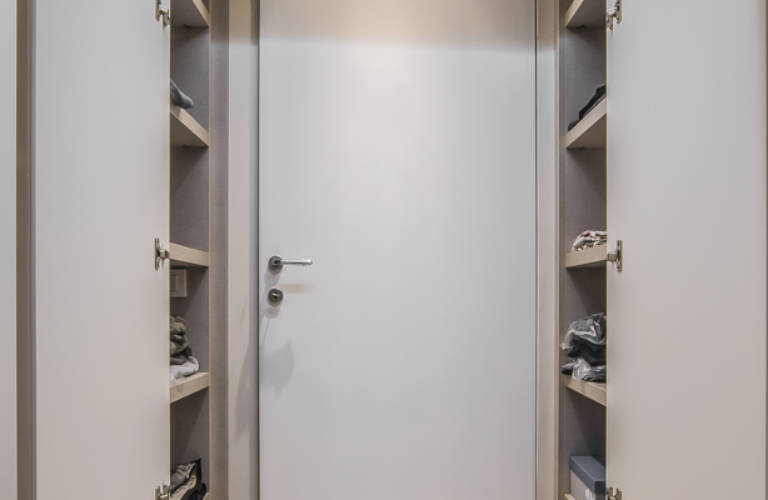 Villa’s walk-in closet